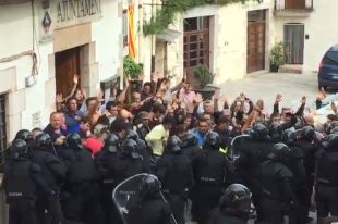 Tres guàrdies civils declaren com a investigats per les càrregues de l'1-O a Aiguaviva i el llançament de gas pebre
