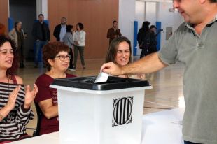 Quart entrega una urna a Sant Julià de Ramis com a símbol i homenatge a l'1-O