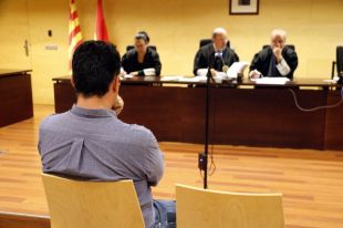 Absolen el mosso de Sant Feliu acusat d'accedir a bases de dades policials per denunciar uns veïns