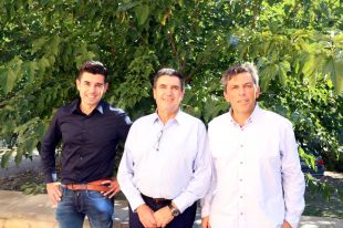 Troben la manera de netejar els camions de bestiar sense fer servir substàncies químiques
