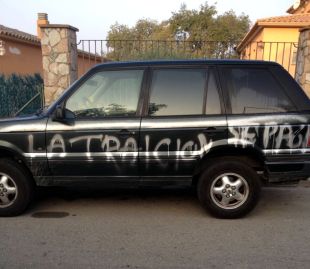 Amenacen l'alcalde de Vall-llobrega amb pintades al cotxe per permetre el referèndum