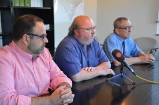El regidor del PP a Calonge estripa el carnet del partit
