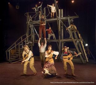 Riu-te'n tu del Cirque Éloize!