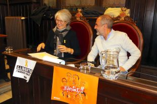 La bandera espanyola torna a onejar a la façana de l'Ajuntament de Girona