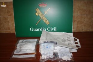 Desmantellat un punt de venda de droga i dos detinguts a la Jonquera