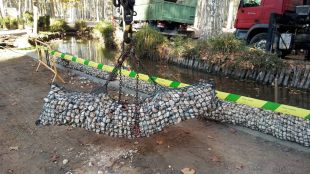 Girona restaurarà els talussos del canal d'aigua que envolta els jardins de la Devesa