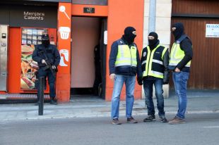 Dos detinguts a Figueres acusats de difondre propaganda jihadista a través d'Internet