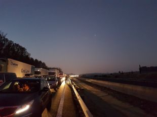 Caos a l'AP-7 per un accident greu amb dos morts a Vilablareix