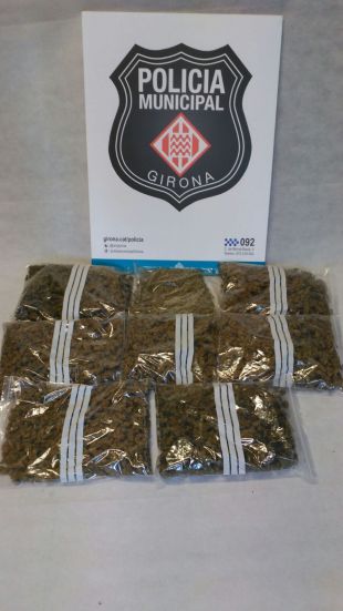 Detingut un home a Girona carregat amb 2,6 quilos de marihuana