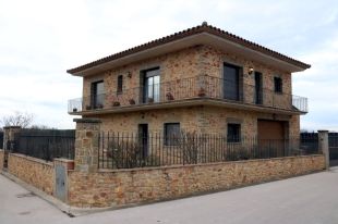 A presó el veí de Ventalló acusat d'agredir sexualment l'assistenta del seu pare i disparar un mosso