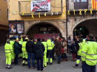 Set ajuntaments del Baix Empordà han de treure pancartes i llaços grocs dels consistoris