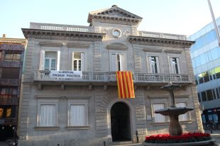 L'Ajuntament de Banyoles retira la pancarta per la llibertat dels presos polítics