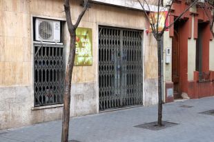 Reobre un dels polèmics bars clausurats a Figueres