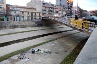 Girona licita la redacció del projecte per reparar les esquerdes del pont de l'Areny