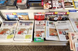Un informe internacional acusa ''El País'' i ''El Periódico'' de manipular la informació sobre el 21D