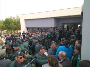 Garrigàs recrearà l'arribada de les urnes i la intervenció policial per commemorar l'1-O