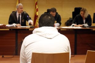 L'Audiència de Girona jutja a porta tancada un acusat d'agredir sexualment la fillastra a Olot