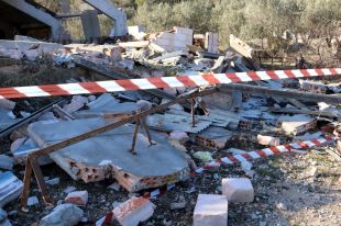 Recullen gairebé set tones d'uralita dels tres municipis de l'Alt Empordà afectats pel tornado