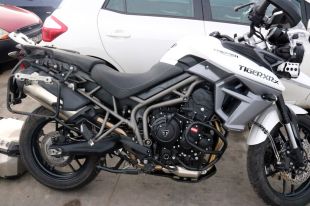 Mor un motorista en sortir de la via a la GI-555 a Riudarenes 