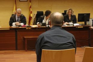 L'acusat que s'enfronta a 23 anys de presó tenia la parella controlada i sotmesa segons els psicòlegs
