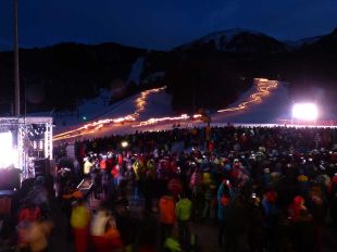 Masella celebra el 50è aniversari amb una baixada de torxes amb 3.000 persones