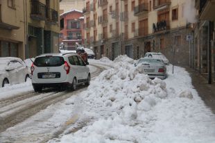 Quatre carreteres continuen tallades i en una quarantena més es necessiten cadenes