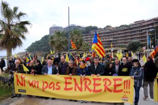 Un miler de persones marxen per la llibertat dels presos polítics a Palamós