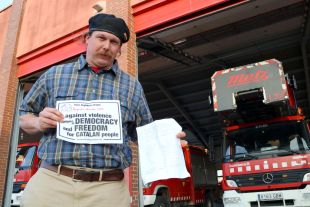 Una quinzena de bombers d'EUA signen contra la violència de l'1-O a Girona