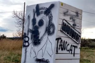 Malmeten a Llampaies l'escultura dedicada a Oriol Junqueras