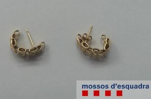 Detingudes dues cuidadores per robar joies a una parella d'avis a Crespià