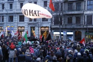 Mil persones reclamen l'absolució dels sis activistes anti-MAT jutjats per la protesta a Fellines