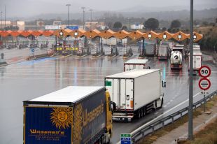 Els camions tornen a circular per les carreteres un cop aixecada la restricció per la nevada