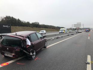 Mor un conductor atropellat a l'A-2 a Fornells de la Selva en un accident amb diversos vehicles implicats