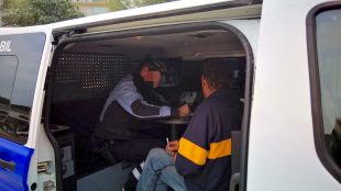 Condueix borratxo, drogat, amb el permís caducat i bevent cervesa a Platja d'Aro