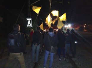 Ocupació de les vies a Celrà en protesta per la decisió de Llarena de no deixar lliure Sànchez