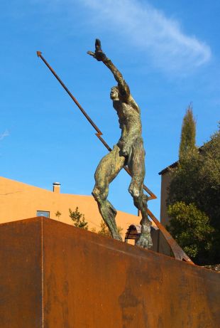 Roben una escultura de bronze de Llampaies i la troben en un centre de ferralla a Figueres