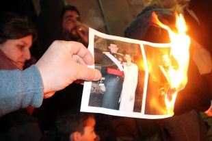 Un centenar de persones protagonitzen una gran crema de fotos del Rei a Girona
