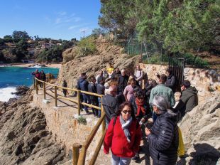 Centenars de persones visiten el camí de ronda a Blanes reobert fa una setmana