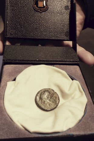 Enxampat intentant vendre una moneda del jaciment d'Empúries per 75 euros a Internet