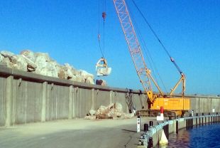 Reforcen el dic de recer del port de l'Escala amb una inversió d'un milió d'euros
