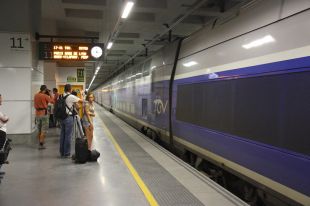 Un menor s'atrinxera al bany d'un TAV a Girona perquè no duia bitllet i agredeix un mosso