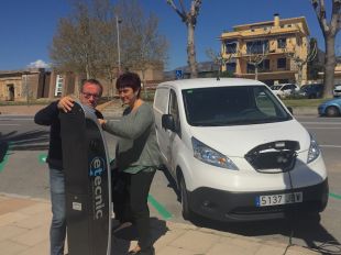 Roses posa en marxa dos punts de recàrrega de vehicles elèctrics