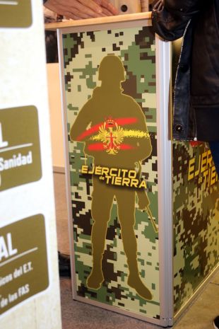 Fira de Girona tancarà l'estand a l'Exèrcit si no retiren els dibuixos del soldat armat