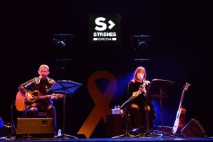 Maria del Mar Bonet omple el Teatre Municipal de Girona en un concert emocionant i reivindicatiu
