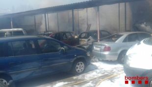 S'incendia un taller mecànic de Figueres i afecta a nou vehicles