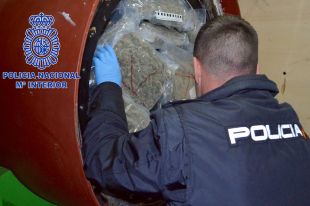 A presó un conductor que duia 124 quilos de marihuana amagats a La Jonquera