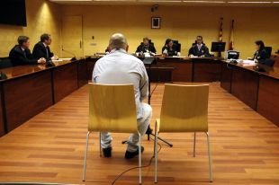 Apunyala un amic a Palamós i li deixen la pena en dos anys de presó perquè anava begut i drogat