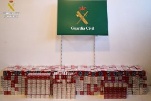 Troben 1.420 paquets de tabac de contraban en dues maletes dins d'un autobús a La Jonquera