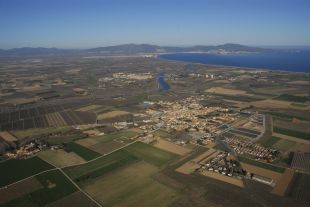 Un ferit lleu per inhalació de fum en un incendi d'habitatge a Armentera