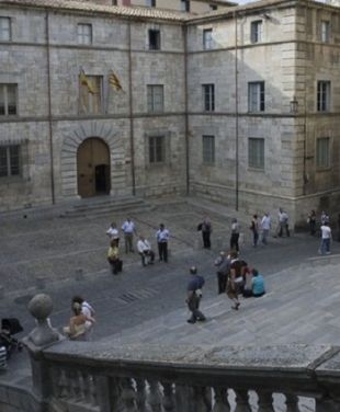 Set anys de presó pel veí de Sils que va abusar d'una menor i donar droga a un grup de nens